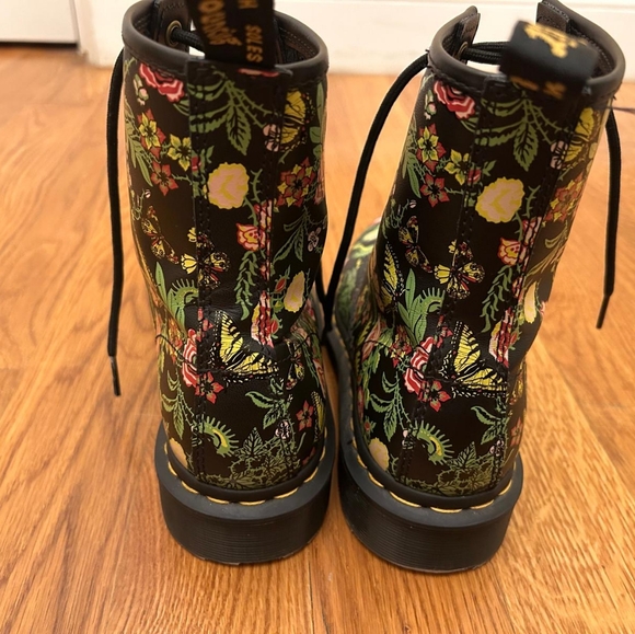 Dr. Martens Women's 1460 Bloom 8 Eye Boots Size 7 US - Picture 9 of 15